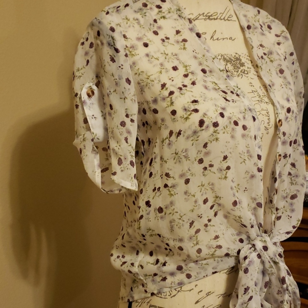 Light blouse - Picture 2 of 3